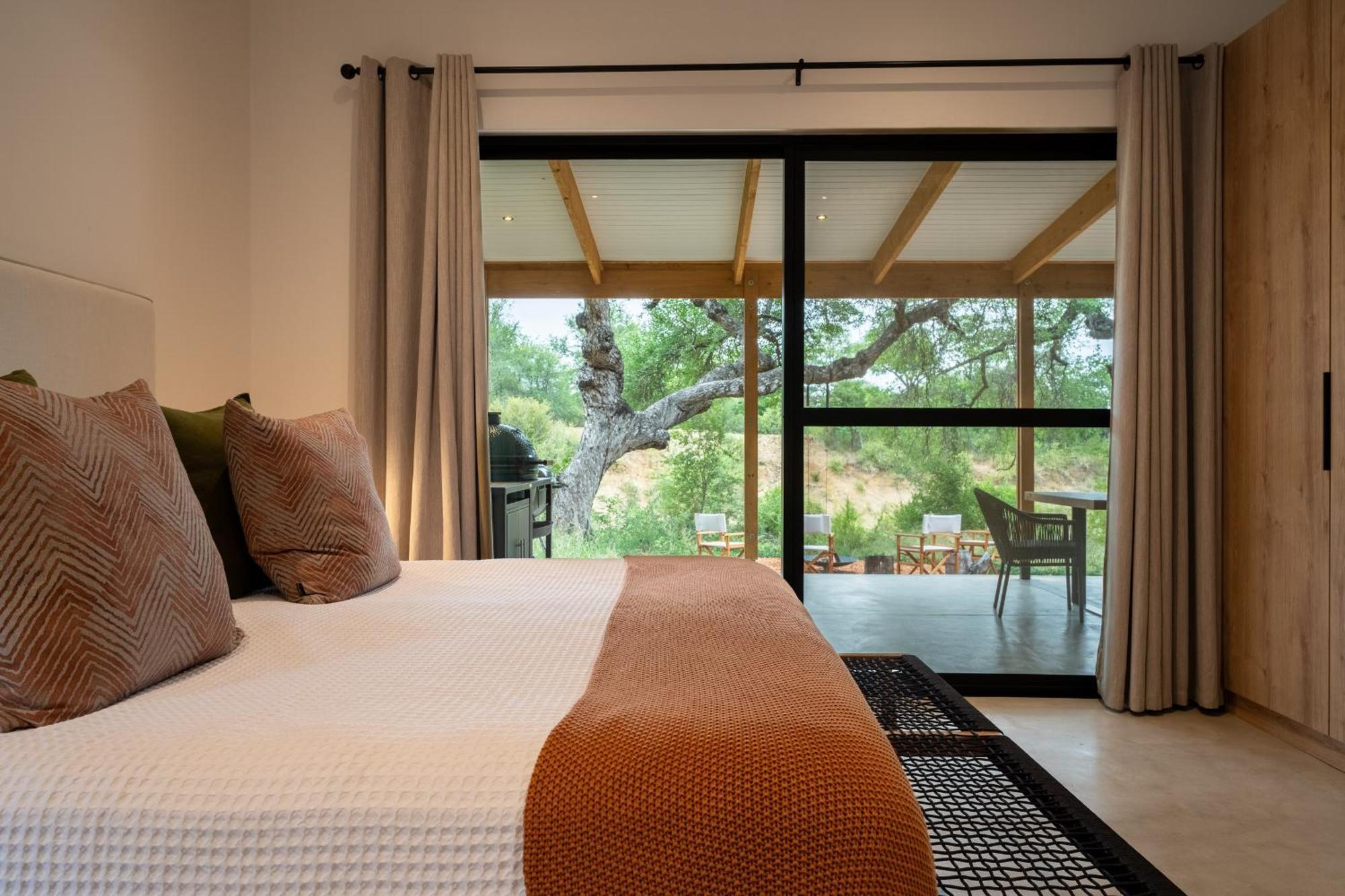 Nomads Den Private Villa With Heated Pool On Hoedspruit Wildlife Estate Riverbed Extérieur photo