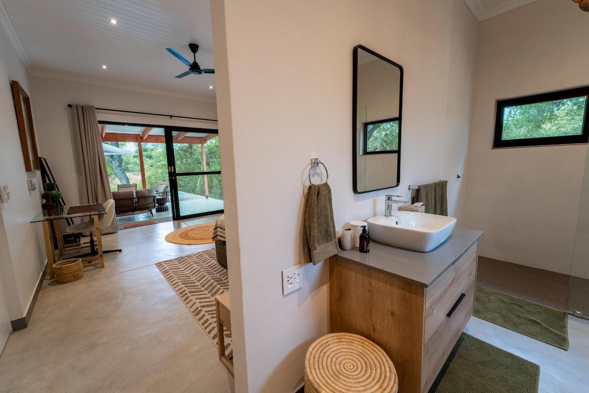 Nomads Den Private Villa With Heated Pool On Hoedspruit Wildlife Estate Riverbed Extérieur photo