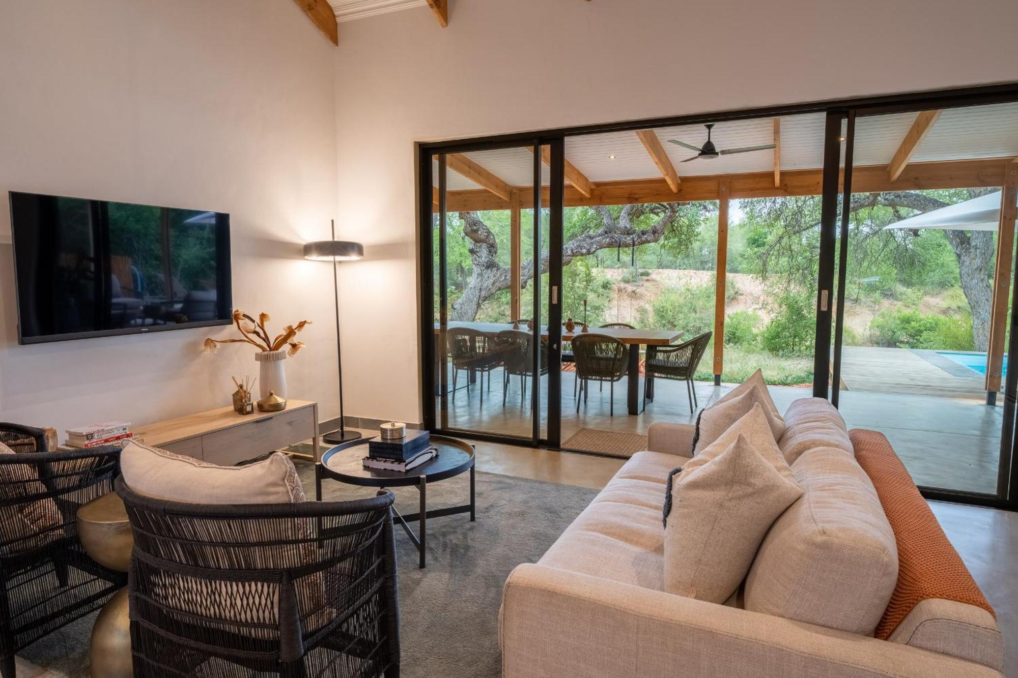 Nomads Den Private Villa With Heated Pool On Hoedspruit Wildlife Estate Riverbed Extérieur photo