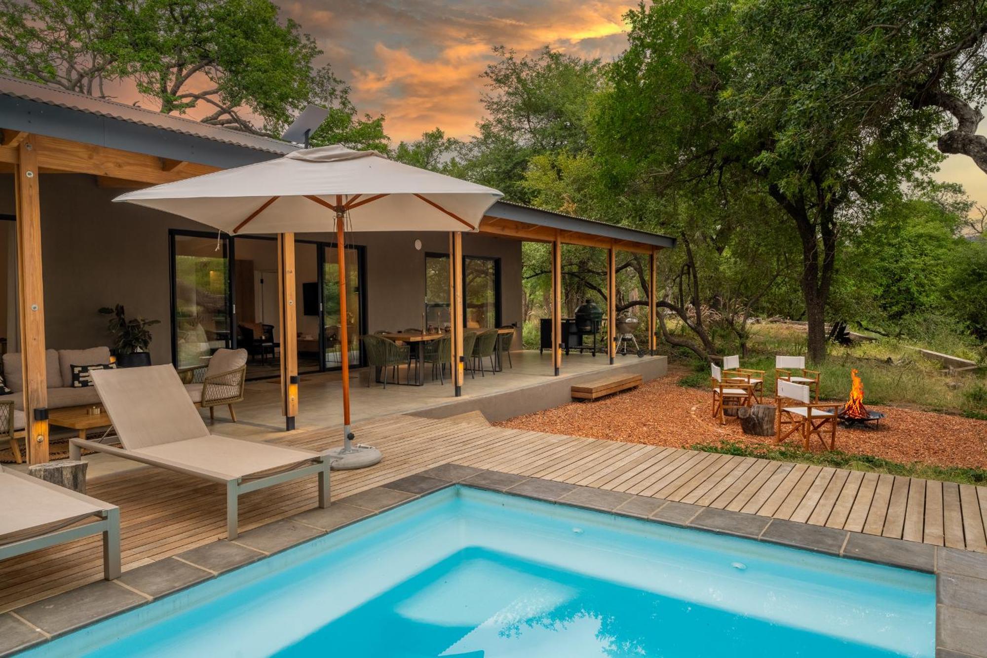 Nomads Den Private Villa With Heated Pool On Hoedspruit Wildlife Estate Riverbed Chambre photo