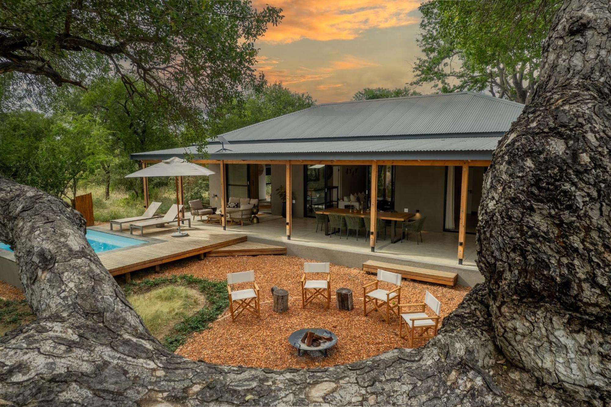 Nomads Den Private Villa With Heated Pool On Hoedspruit Wildlife Estate Riverbed Chambre photo